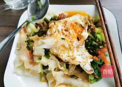 Illustration of how to make noodles with a knife 8