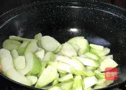 Illustration of how to make loofah and pork liver soup 7