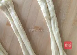 Illustration of how to make fried dough sticks 12