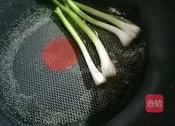 Illustration of how to make scallion pancakes 3