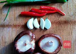 Illustration of how to make mushroom and egg noodles 1