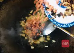 Illustration of how to make preserved egg and tofu soup 3