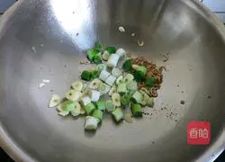 Illustration of how to make curry potato and egg noodles 4