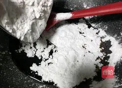 Illustration of how to make pearl milk tea 3