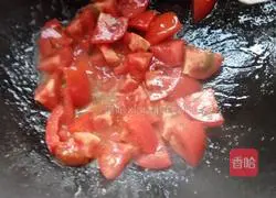 Illustration of how to make tomato, meat and egg soup 5