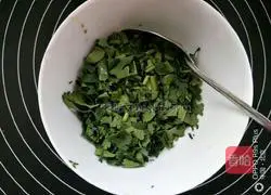 Illustration of Shanxi trousers-stretched noodles at home 9