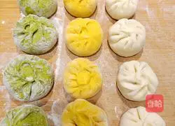 Illustration of how to make colorful steamed buns with plain fillings 11