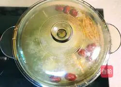 Illustration of how to make stewed chicken with Gastrodia elata and Codonopsis pilosula 8