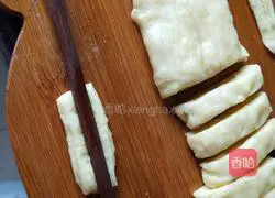 Homemade without leavening agent Illustration of making fried dough sticks 6
