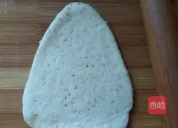 Illustration of making triangular sesame cakes 23