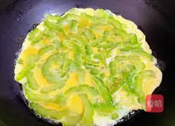 Illustration of how to make bitter melon and eggs 13
