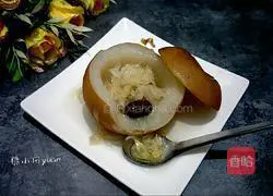 Illustration of how to make steamed pear cups with rock sugar and white fungus 12