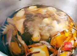 Illustration of how to make day lily, cordyceps flower and chicken soup 11