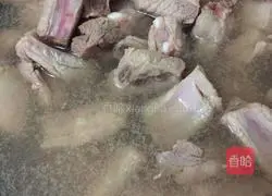 Illustration of how to make red date and yam pork ribs soup 2