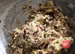 Illustration of making red dates and sticky bean buns 3