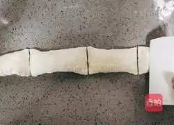 Illustration of how to make tofu rolls 15