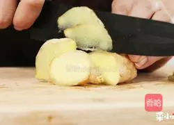 Illustration of how to make fish maw health chicken soup 3