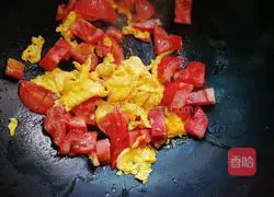 Illustration of how to make egg tomato noodles 4