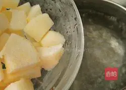 Illustration of how to make sesame rock sugar pear 3