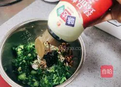 Illustration of how to make mushroom and green vegetable buns 9