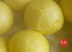 Illustration of how to make pumpkin steamed buns 3