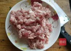 Illustration of how to make leek and pork dumplings 3