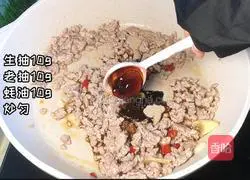 Illustration of how to make fried noodles with minced meat and rapeseed 3