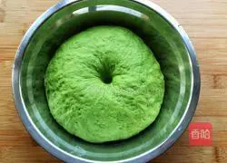 Illustration of how to make green leaf bean paste buns 6