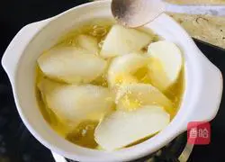 Illustration of how to simmer radish in chicken soup 9