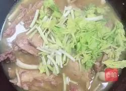 Illustration of how to make curry duck leg noodles 9