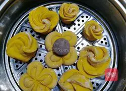 Illustration of how to make pumpkin rolls 8