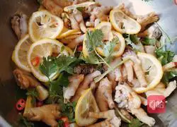 Illustration of how to make spicy and sour chicken feet 15