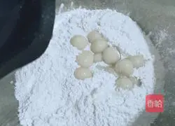 Illustration of how to make small glutinous rice balls 3