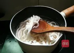 The shrimp Sauerkraut QQ noodles recipe 4