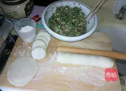 Illustration of how to make big meat buns 6