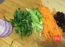 Illustration of how to make nutritious fresh vegetable noodles 1