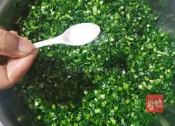 Illustration of how to make leek and egg box 6