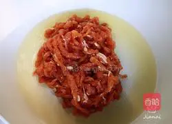 Illustration of how to make toon shredded pork noodles 5