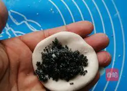 Illustration of how to make colorful glutinous rice balls 10