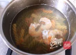 Recipe for beef, shrimp, and asparagus pasta Illustration 9