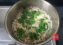 Illustration of how to make mushroom, hibiscus and egg soup 12