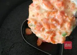 Illustration of how to make carrot and egg pancakes 4