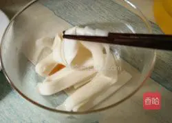 Illustration of how to make noodles with spicy squid sauce 6