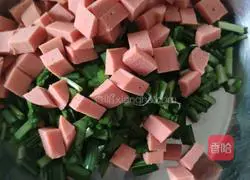 Illustration of how to make leek, ham and egg pancakes 1