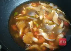 Illustration of how to make double mushroom tomato tofu soup 10