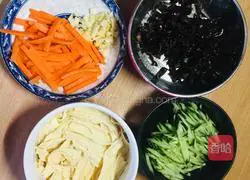 Illustration of how to make fragrant noodles 1