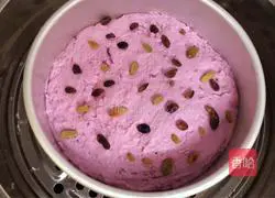 Illustration of how to make red date yogurt and purple sweet potato cake 17