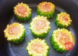 Illustration of how to make fried and stuffed bitter melon 7