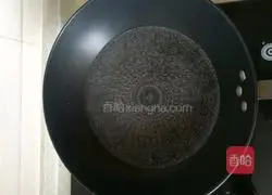 Illustration of how to make crucian carp tofu soup 2