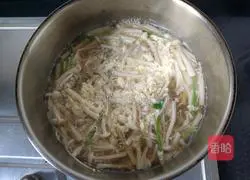 Illustration of how to make mushroom, hibiscus and egg soup 10